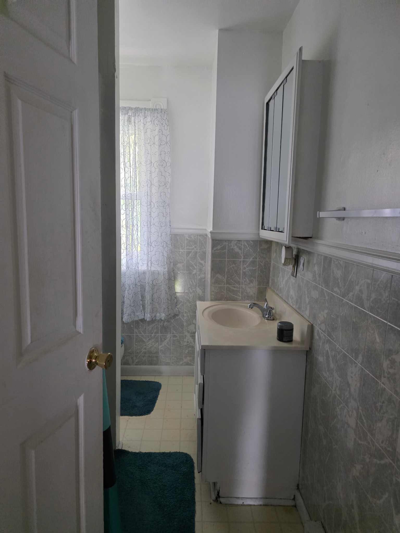 819 Virginia Avenue - 2nd Floor